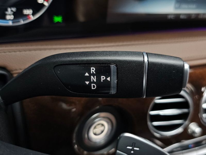 2018 Mercedes-Benz S-Class S560L 4MATIC photo 9
