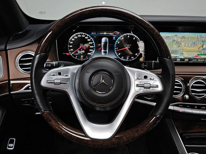 2018 Mercedes-Benz S-Class S560L 4MATIC photo 13