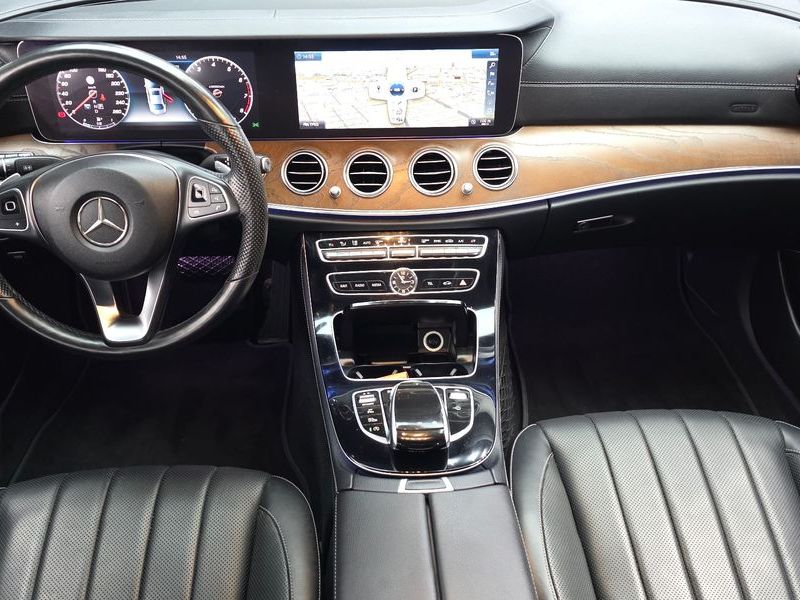 2018 Mercedes-Benz E-Class E300 4MATIC Exclusive photo 7