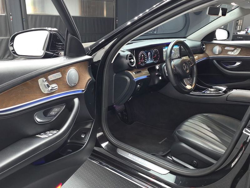 2018 Mercedes-Benz E-Class E300 4MATIC Exclusive photo 10