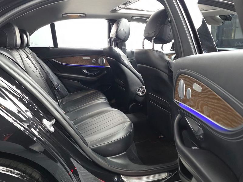 2018 Mercedes-Benz E-Class E300 4MATIC Exclusive photo 12