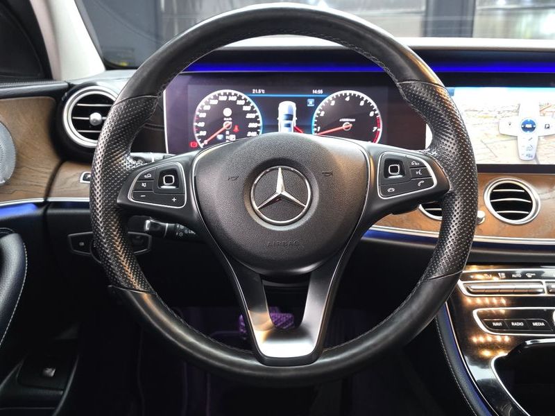 2018 Mercedes-Benz E-Class E300 4MATIC Exclusive photo 13