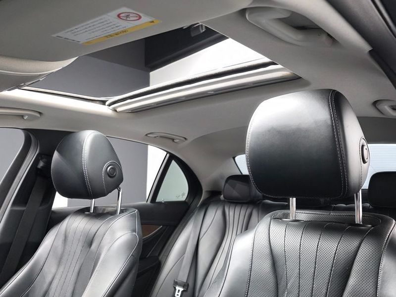 2018 Mercedes-Benz E-Class E300 4MATIC Exclusive photo 18