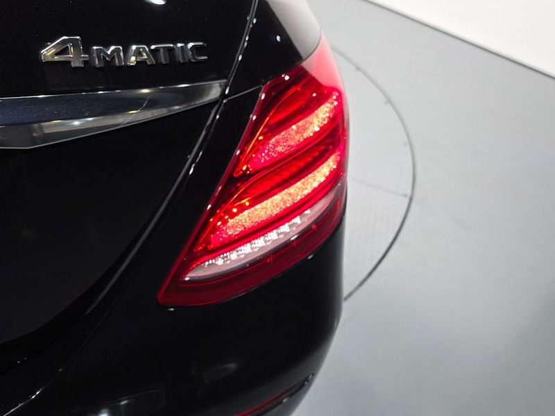 2018 Mercedes-Benz E-Class E300 4MATIC Exclusive photo 23