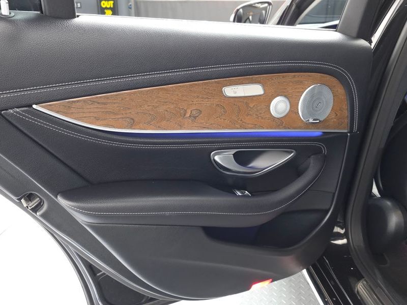 2018 Mercedes-Benz E-Class E300 4MATIC Exclusive photo 25