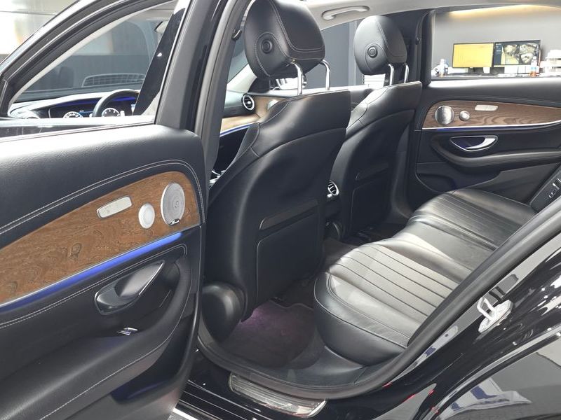 2018 Mercedes-Benz E-Class E300 4MATIC Exclusive photo 26