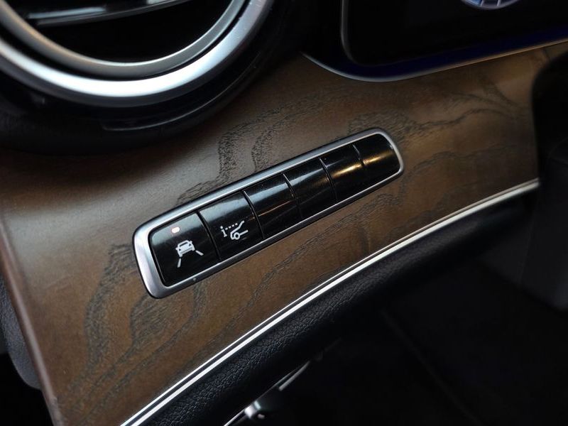 2018 Mercedes-Benz E-Class E300 4MATIC Exclusive photo 29