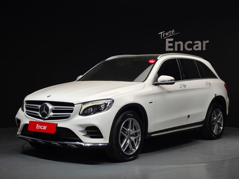 2018 Mercedes-Benz C-Class GLC350e 4MATIC AMG Line photo 1