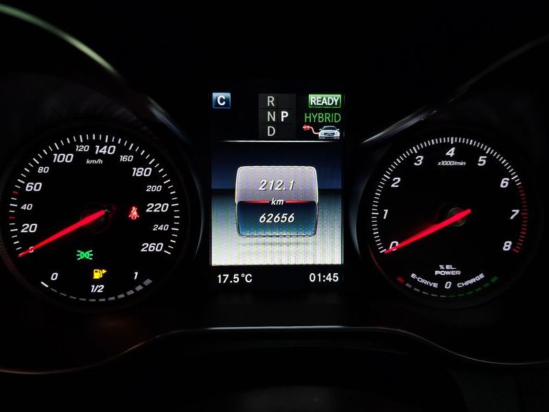 2018 Mercedes-Benz C-Class GLC350e 4MATIC AMG Line photo 8