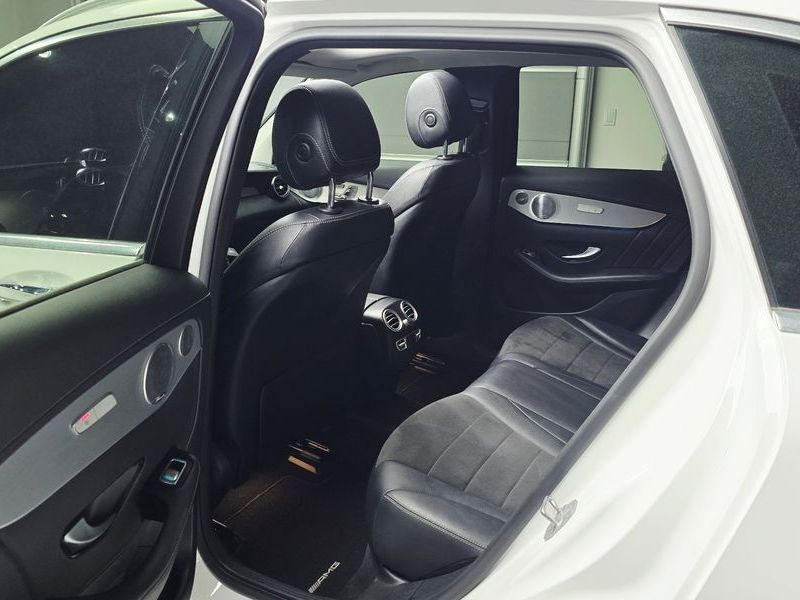 2018 Mercedes-Benz C-Class GLC350e 4MATIC AMG Line photo 11