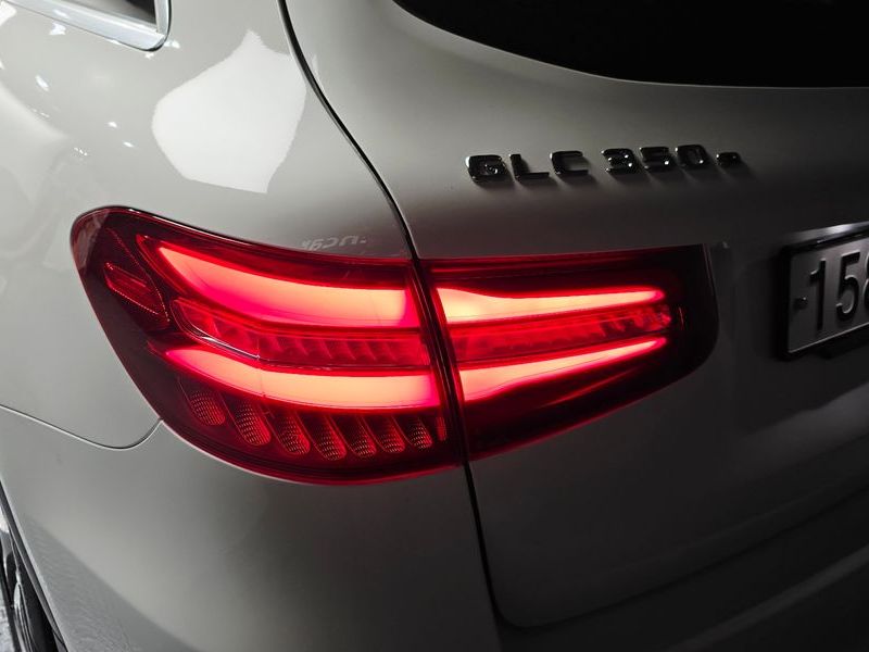 2018 Mercedes-Benz C-Class GLC350e 4MATIC AMG Line photo 23
