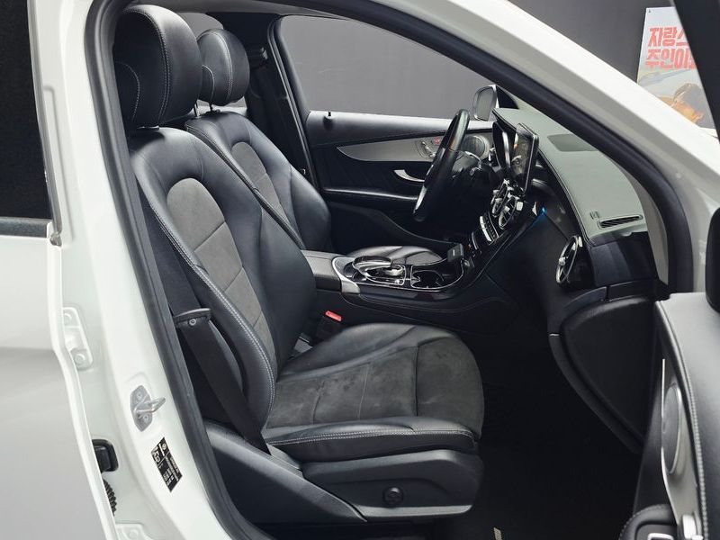 2018 Mercedes-Benz C-Class GLC350e 4MATIC AMG Line photo 26