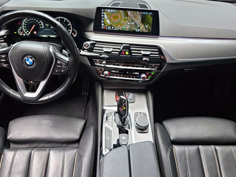 2017 BMW 5 Series 520d M Sport package photo 7