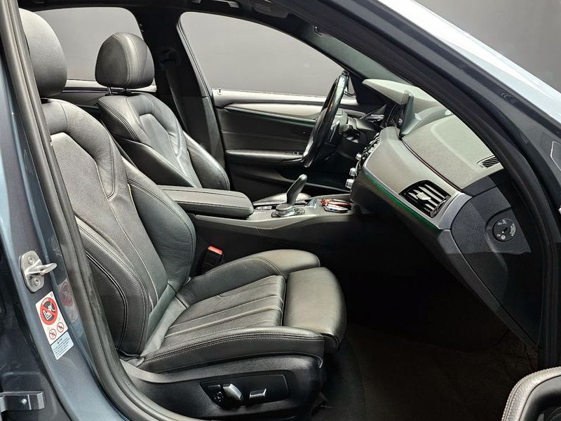 2017 BMW 5 Series 520d M Sport package photo 10
