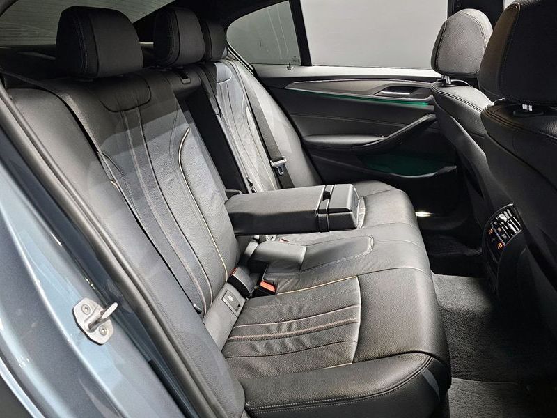 2017 BMW 5 Series 520d M Sport package photo 12
