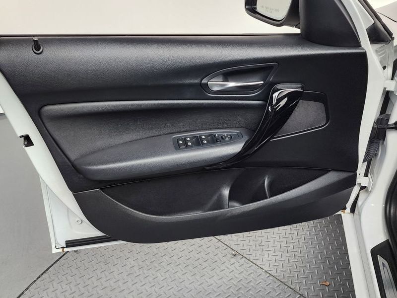 2017 BMW 1시리즈 118d Sport 5Door photo 24