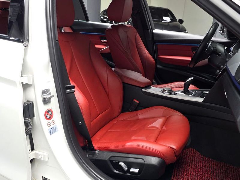 2017 BMW 3 Series 330i M Sport photo 10