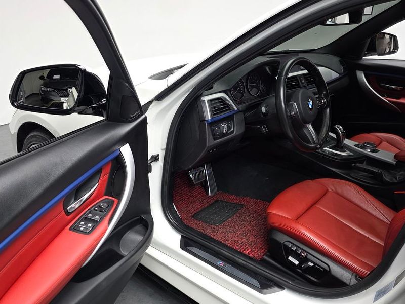 2017 BMW 3 Series 330i M Sport photo 11