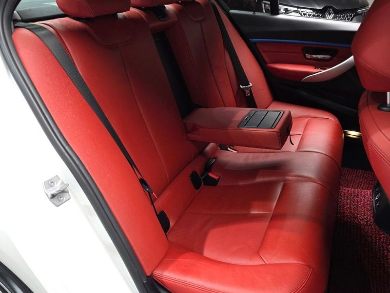 2017 BMW 3 Series 330i M Sport photo 12