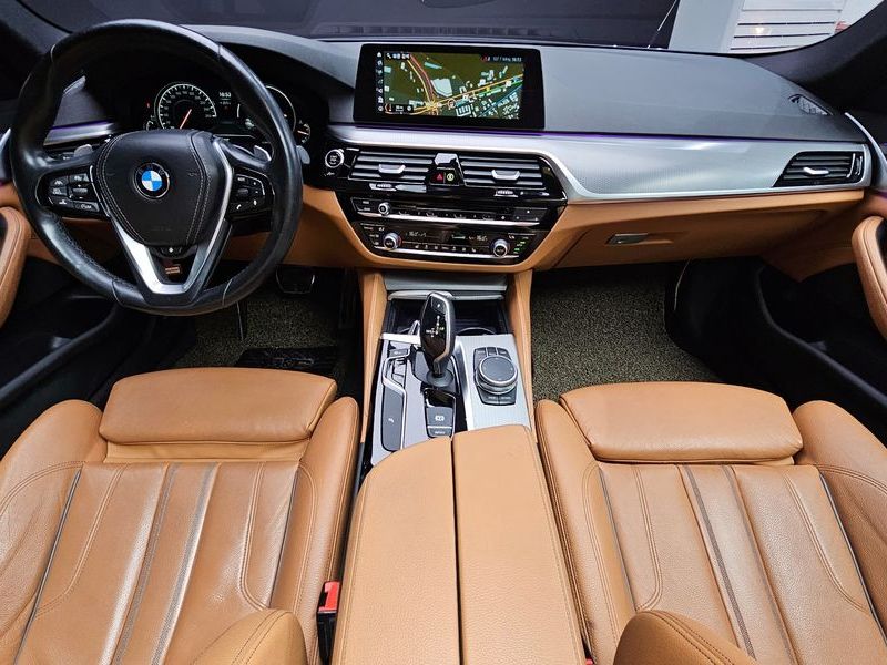 2017 BMW 5 Series 520d M Sport package photo 7