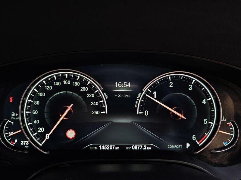 2017 BMW 5 Series 520d M Sport package photo 8