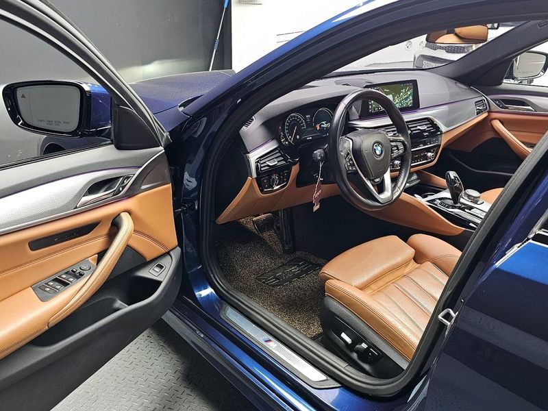 2017 BMW 5 Series 520d M Sport package photo 10