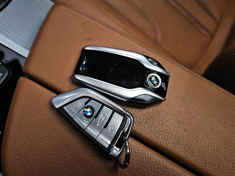 2017 BMW 5 Series 520d M Sport package photo 18