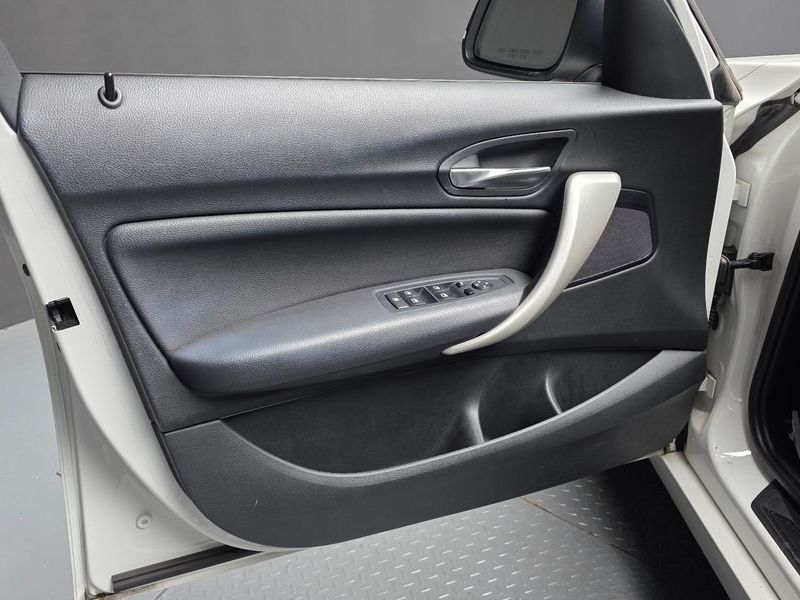 2017 BMW 1시리즈 118d JOY 5DOOR photo 24