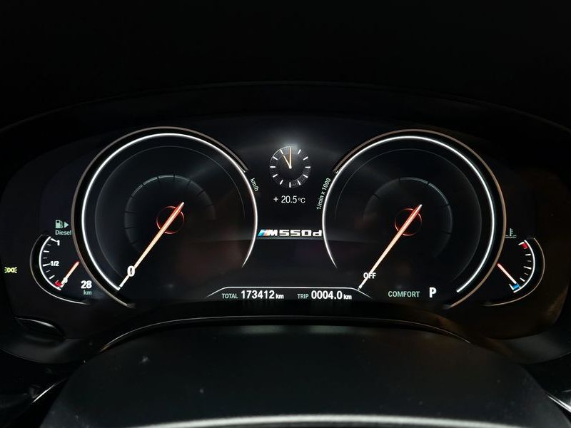 2017 BMW 5 Series 520d xDrive M Sport Package Plus photo 8