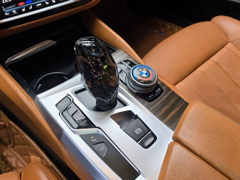 2017 BMW 5 Series 520d xDrive M Sport Package Plus photo 9