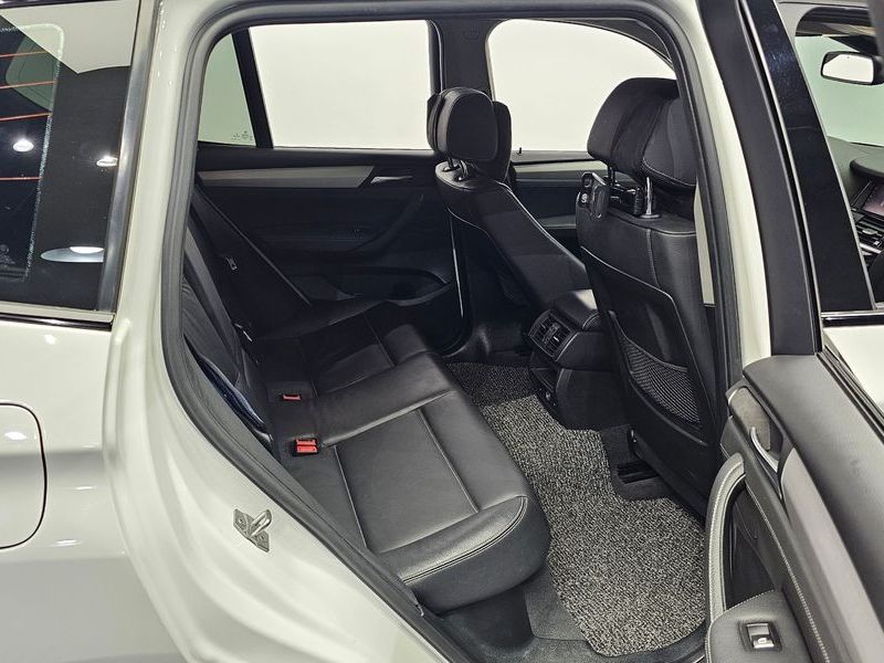 2017 BMW X3 xDrive 20d M Aerodynamic photo 12