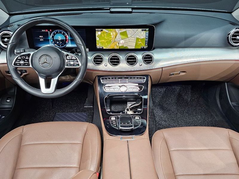2019 Mercedes-Benz E-Class E300 AMG Line photo 7