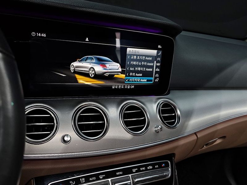 2019 Mercedes-Benz E-Class E300 AMG Line photo 14