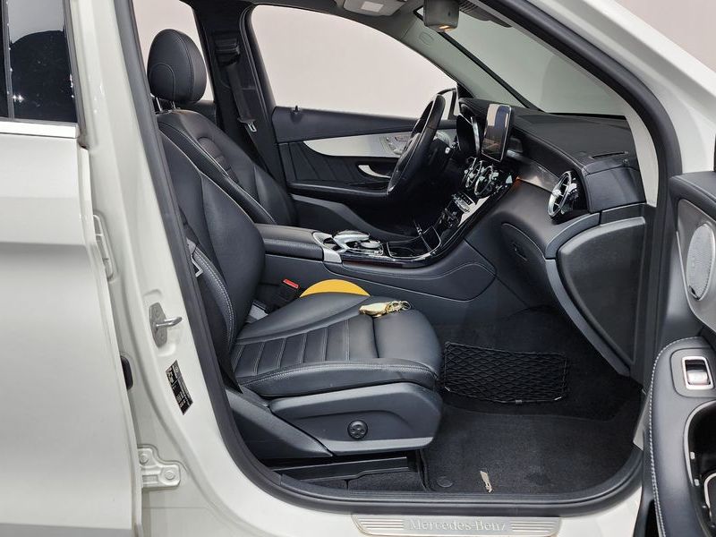 2018 Mercedes-Benz C-Class GLC250 d 4MATIC photo 11