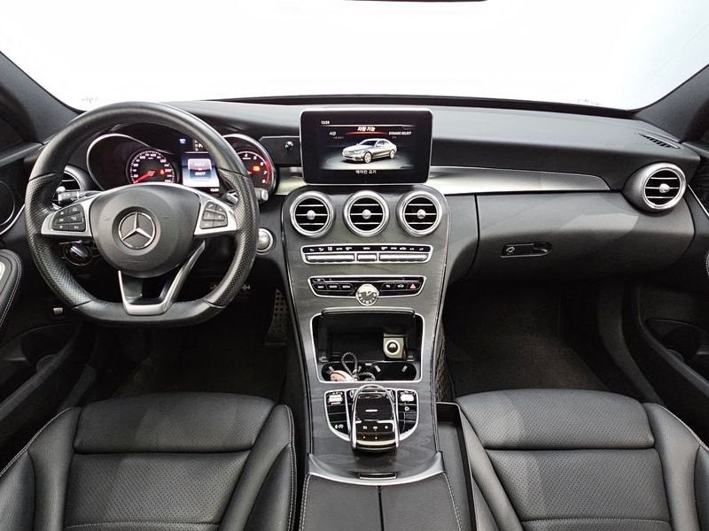 2017 Mercedes-Benz C-Class C200 AMG Line photo 7
