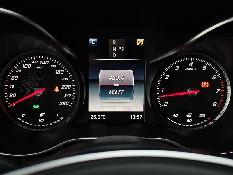 2017 Mercedes-Benz C-Class C200 AMG Line photo 8