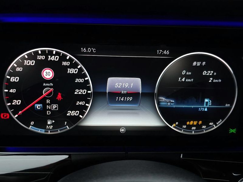 2017 Mercedes-Benz E-Class E400 4MATIC Exclusive photo 8