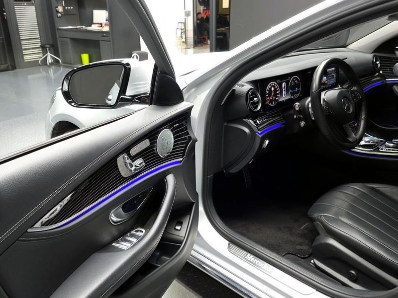2017 Mercedes-Benz E-Class E400 4MATIC Exclusive photo 10