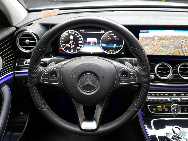 2017 Mercedes-Benz E-Class E400 4MATIC Exclusive photo 12
