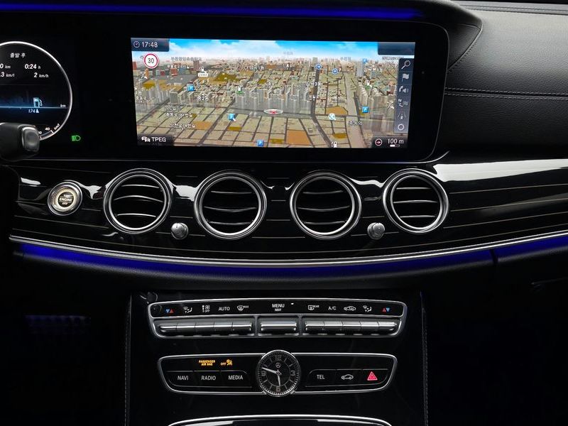 2017 Mercedes-Benz E-Class E400 4MATIC Exclusive photo 13