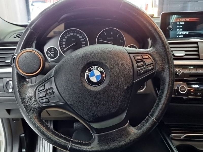 2017 BMW 3 Series 320d photo 9