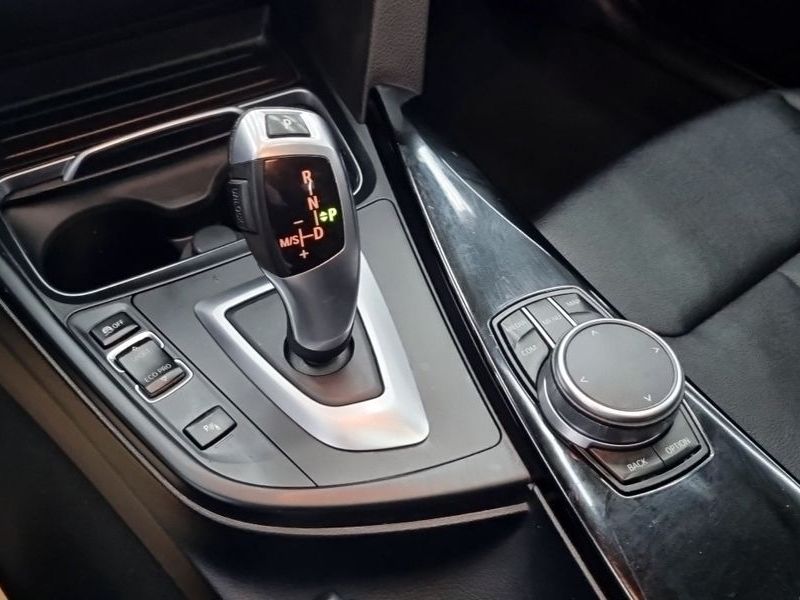 2017 BMW 3 Series 320d photo 12