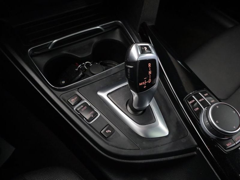 2017 BMW 3 Series GT 320d xDrive photo 9