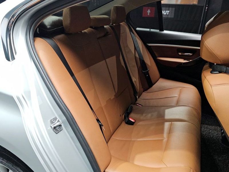 2017 BMW 3 Series 320i Luxury photo 11
