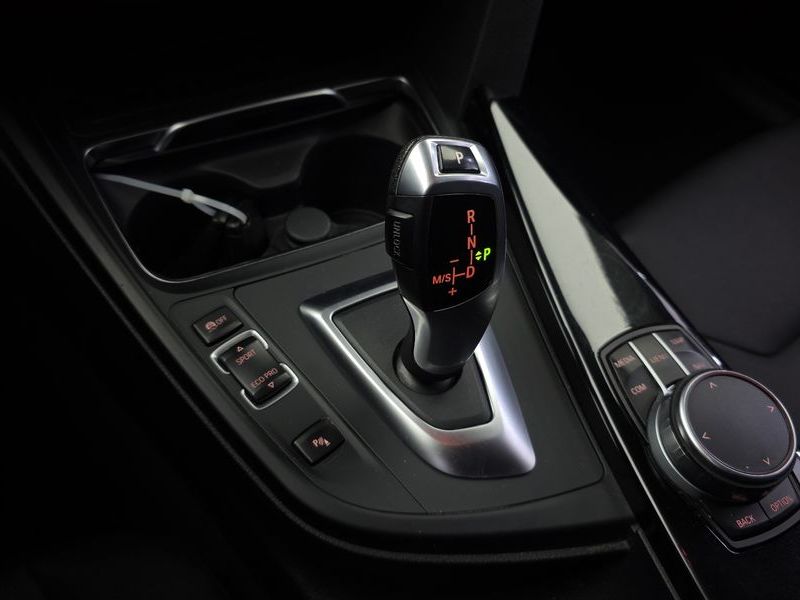 2017 BMW 3 Series 320d photo 9