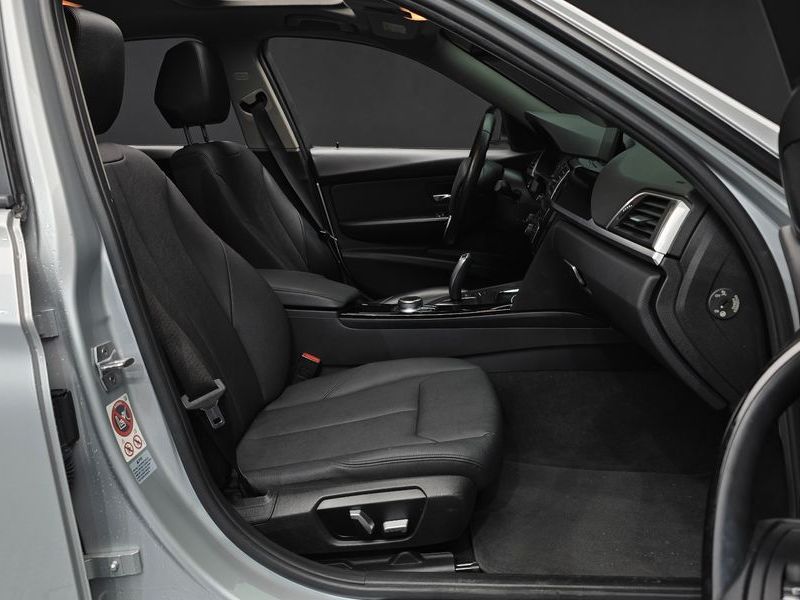 2017 BMW 3 Series 320d photo 11