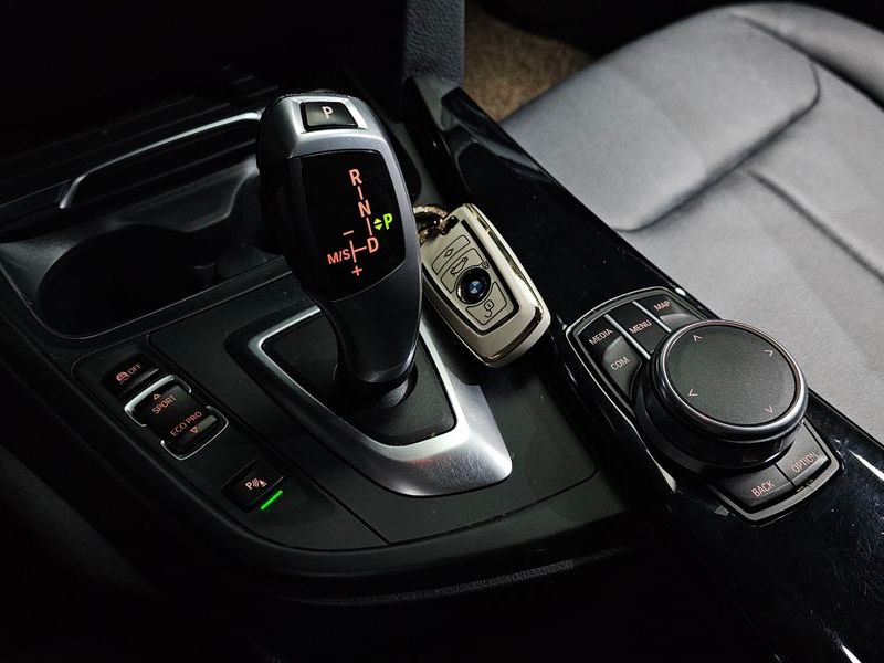 2017 BMW 3 Series 320d photo 9