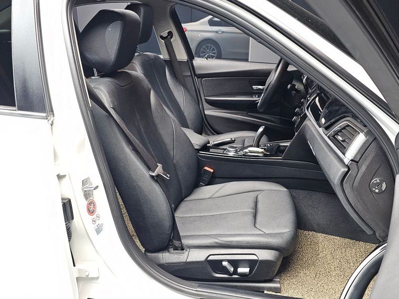 2017 BMW 3 Series 320d photo 12