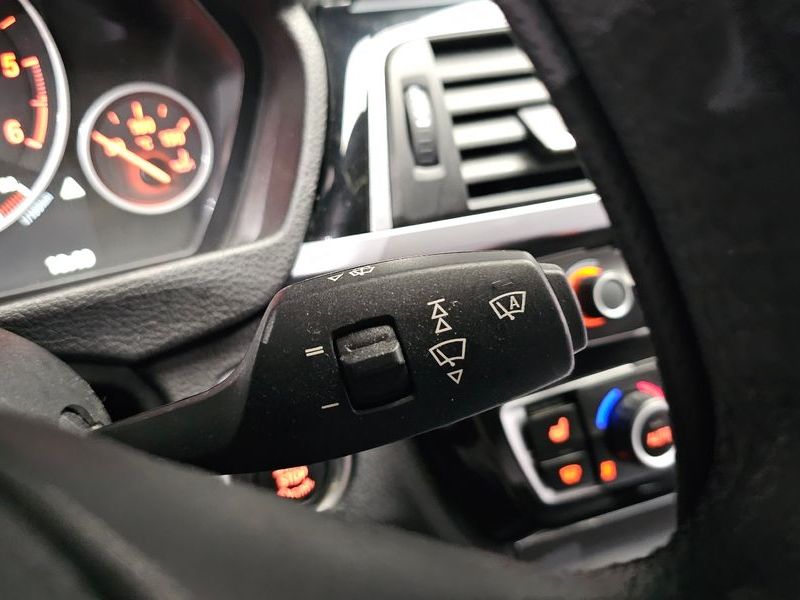 2017 BMW 3 Series 320d photo 15