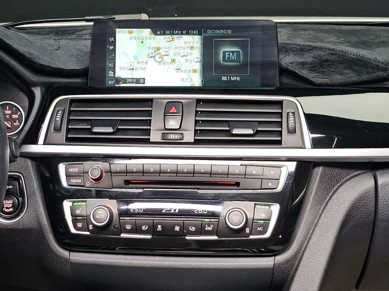 2017 BMW 3 Series 320d photo 19